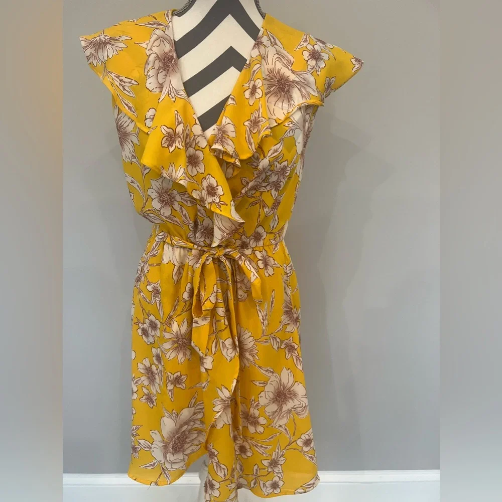 Yellow floral above knee sleeveless dress - Picture 1 of 3
